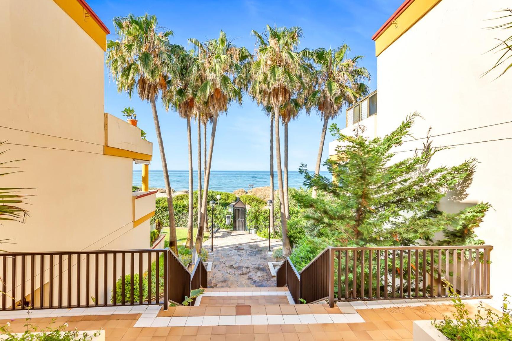Modern Beach Apartment Romana Playa 723 In Marbella, Elviria Екстер'єр фото